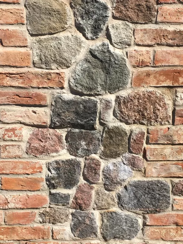 Vārtu stabu mūrēšana